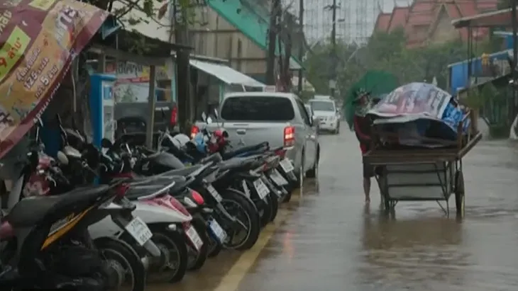 Bão Noru gây mưa lớn và lũ lụt tại Thái Lan - Ảnh 1. Bão Noru gây mưa lớn và lũ lụt tại Thái Lan - Ảnh 1.