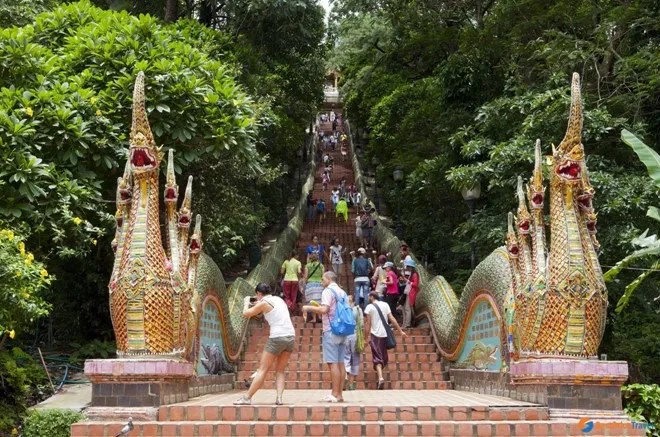 Lạc lối ở Chiang Mai cùng lễ hội đèn trời lớn nhất Thái Lan - Ảnh 2. Lạc lối ở Chiang Mai cùng lễ hội đèn trời lớn nhất Thái Lan - Ảnh 2.