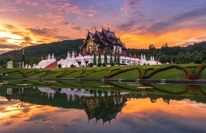 Lạc lối ở Chiang Mai cùng lễ hội đèn trời lớn nhất Thái Lan - Ảnh 8. Lạc lối ở Chiang Mai cùng lễ hội đèn trời lớn nhất Thái Lan - Ảnh 8.