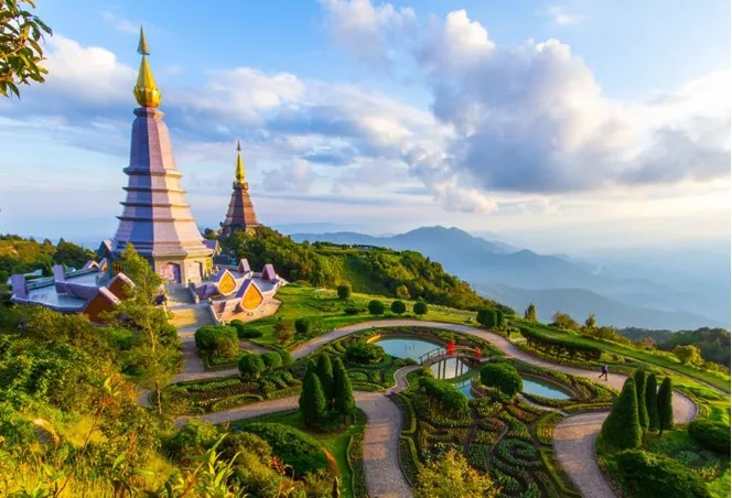 Lạc lối ở Chiang Mai cùng lễ hội đèn trời lớn nhất Thái Lan - Ảnh 9. Lạc lối ở Chiang Mai cùng lễ hội đèn trời lớn nhất Thái Lan - Ảnh 9.