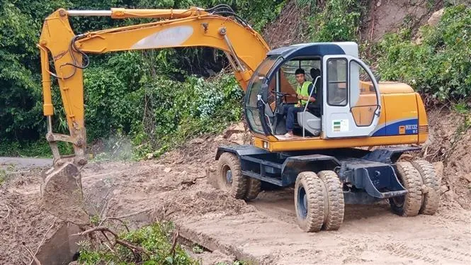 Nước dâng gây ách tắc giao thông tại Quảng Nam - Ảnh 6. Nước dâng gây ách tắc giao thông tại Quảng Nam - Ảnh 6.