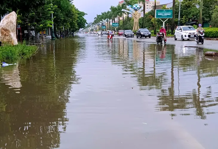 Nghệ An : Nhiều địa phương cho học sinh nghỉ học vì nước lũ dâng cao - Ảnh 11. Nghệ An : Nhiều địa phương cho học sinh nghỉ học vì nước lũ dâng cao - Ảnh 11.