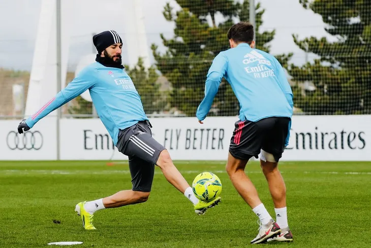 Benzema nhận giải thưởng đặc biệt - Ảnh 2. Benzema nhận giải thưởng đặc biệt - Ảnh 2.