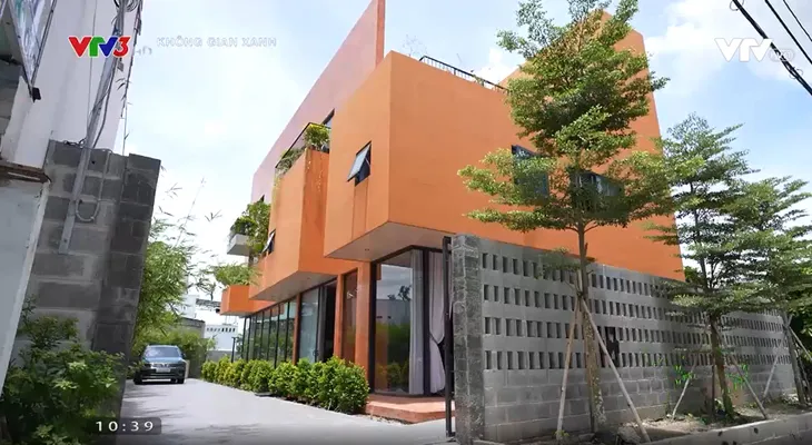 Ghé thăm 2 ngôi nhà được thiết kế nối liền cho 3 thế hệ - Ảnh 1. Ghé thăm 2 ngôi nhà được thiết kế nối liền cho 3 thế hệ - Ảnh 1.