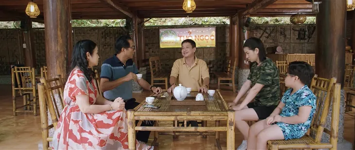 Thông gia ngõ hẹp - Tập 4: Mai (Huyền Trang) muốn nói thật về hoàn cảnh gia đình với bố mẹ Linh - Ảnh 1. Thông gia ngõ hẹp - Tập 4: Mai (Huyền Trang) muốn nói thật về hoàn cảnh gia đình với bố mẹ Linh - Ảnh 1.