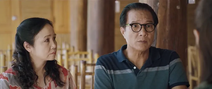 Thông gia ngõ hẹp - Tập 4: Mai (Huyền Trang) muốn nói thật về hoàn cảnh gia đình với bố mẹ Linh - Ảnh 5. Thông gia ngõ hẹp - Tập 4: Mai (Huyền Trang) muốn nói thật về hoàn cảnh gia đình với bố mẹ Linh - Ảnh 5.