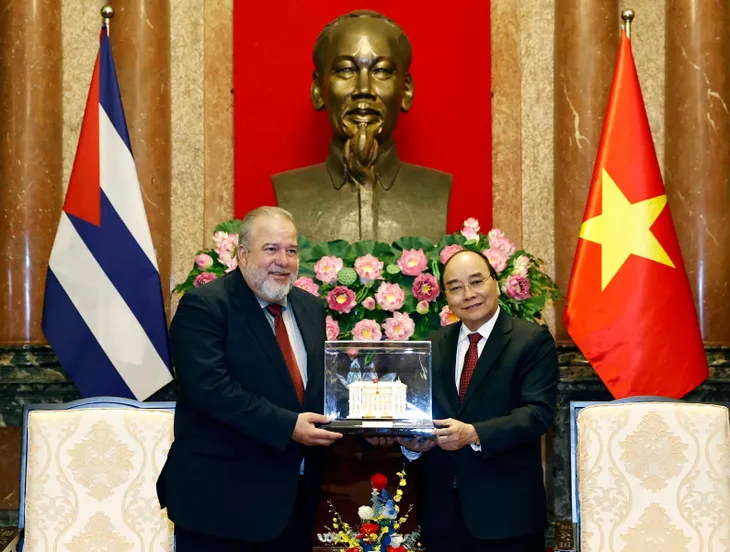 Việt Nam tiếp tục ủng hộ mạnh mẽ Cuba - Ảnh 1. Việt Nam tiếp tục ủng hộ mạnh mẽ Cuba - Ảnh 1.