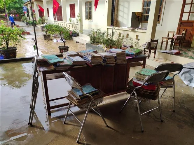 Nghệ An : Nhiều địa phương cho học sinh nghỉ học vì nước lũ dâng cao - Ảnh 9. Nghệ An : Nhiều địa phương cho học sinh nghỉ học vì nước lũ dâng cao - Ảnh 9.