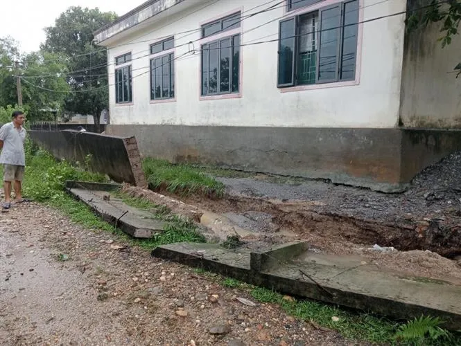 Nghệ An : Nhiều địa phương cho học sinh nghỉ học vì nước lũ dâng cao - Ảnh 7. Nghệ An : Nhiều địa phương cho học sinh nghỉ học vì nước lũ dâng cao - Ảnh 7.