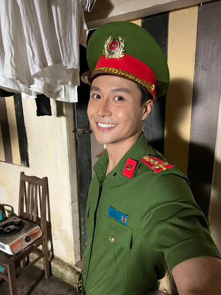 Ngắm vẻ cuốn hút của Thanh Sơn trong phim Đấu trí - Ảnh 5. Ngắm vẻ cuốn hút của Thanh Sơn trong phim Đấu trí - Ảnh 5.