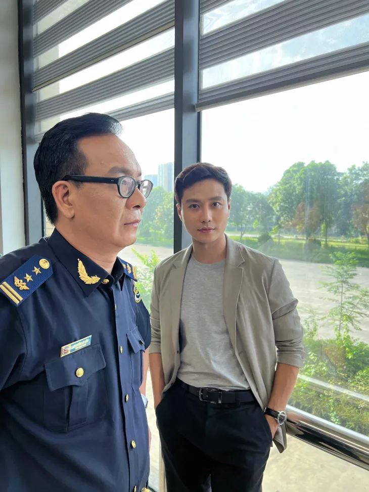 Ngắm vẻ cuốn hút của Thanh Sơn trong phim Đấu trí - Ảnh 7. Ngắm vẻ cuốn hút của Thanh Sơn trong phim Đấu trí - Ảnh 7.