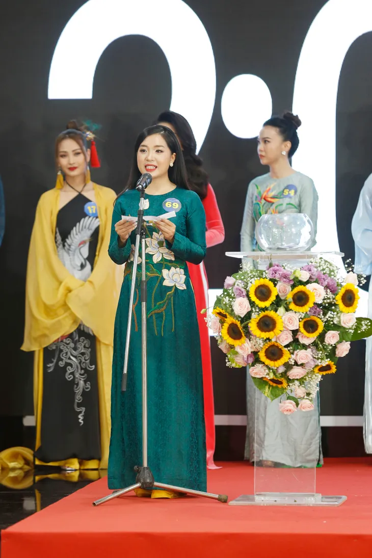 Chung kết Vẻ đẹp VTV 2022: Thí sinh trả lời ứng xử làm khó Ban giám khảo - Ảnh 9. Chung kết Vẻ đẹp VTV 2022: Thí sinh trả lời ứng xử làm khó Ban giám khảo - Ảnh 9.