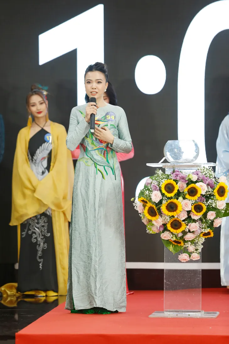Chung kết Vẻ đẹp VTV 2022: Thí sinh trả lời ứng xử làm khó Ban giám khảo - Ảnh 18. Chung kết Vẻ đẹp VTV 2022: Thí sinh trả lời ứng xử làm khó Ban giám khảo - Ảnh 18.