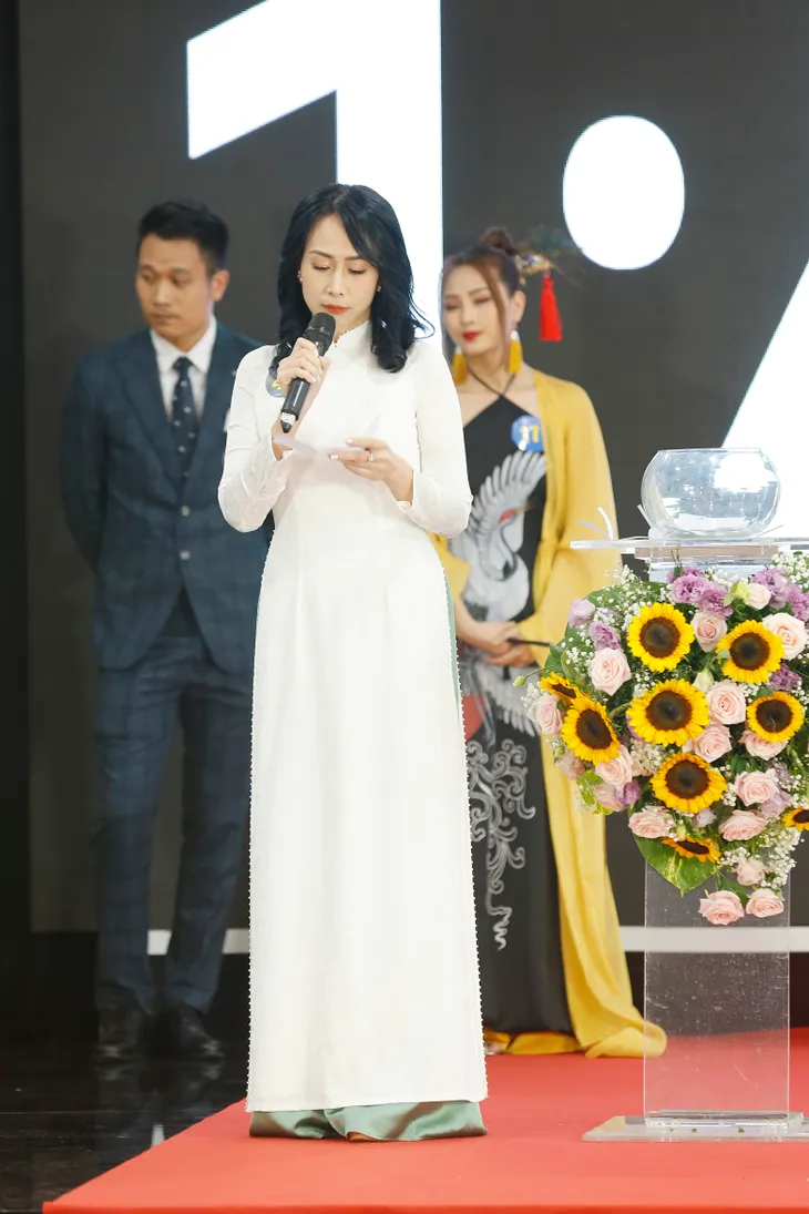 Chung kết Vẻ đẹp VTV 2022: Thí sinh trả lời ứng xử làm khó Ban giám khảo - Ảnh 17. Chung kết Vẻ đẹp VTV 2022: Thí sinh trả lời ứng xử làm khó Ban giám khảo - Ảnh 17.