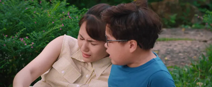 Thông gia ngõ hẹp - Tập 5: Chê nhà ông Phúc không có phong thuỷ, ông Khôi lôi vợ con đi giữa đêm - Ảnh 1. Thông gia ngõ hẹp - Tập 5: Chê nhà ông Phúc không có phong thuỷ, ông Khôi lôi vợ con đi giữa đêm - Ảnh 1.