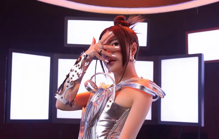 Hoàng Thùy Linh tung teaser, danh tính rapper kết hợp cùng khiến nhiều người tò mò - Ảnh 2. Hoàng Thùy Linh tung teaser, danh tính rapper kết hợp cùng khiến nhiều người tò mò - Ảnh 2.