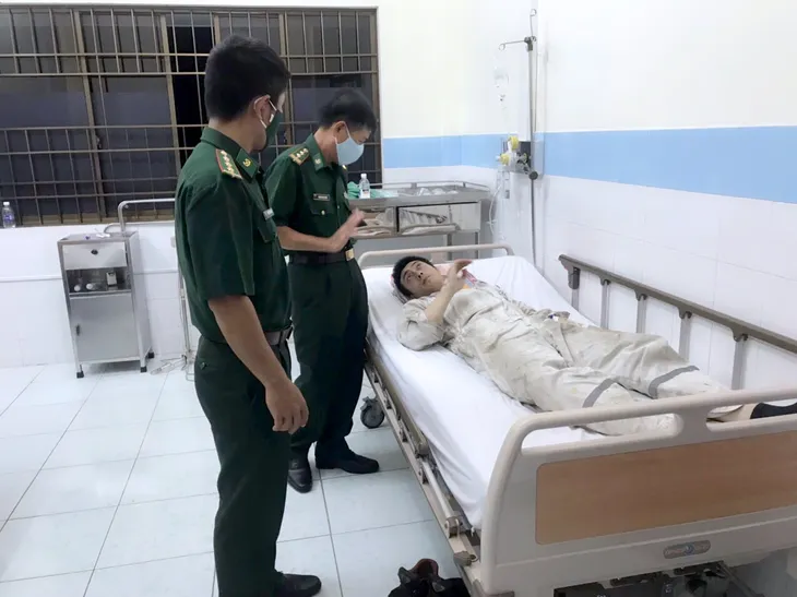 Nóng: 12 người trên tàu neo đậu gần Côn Đảo tử vong, điều trực thăng ứng cứu - Ảnh 4. Nóng: 12 người trên tàu neo đậu gần Côn Đảo tử vong, điều trực thăng ứng cứu - Ảnh 4.