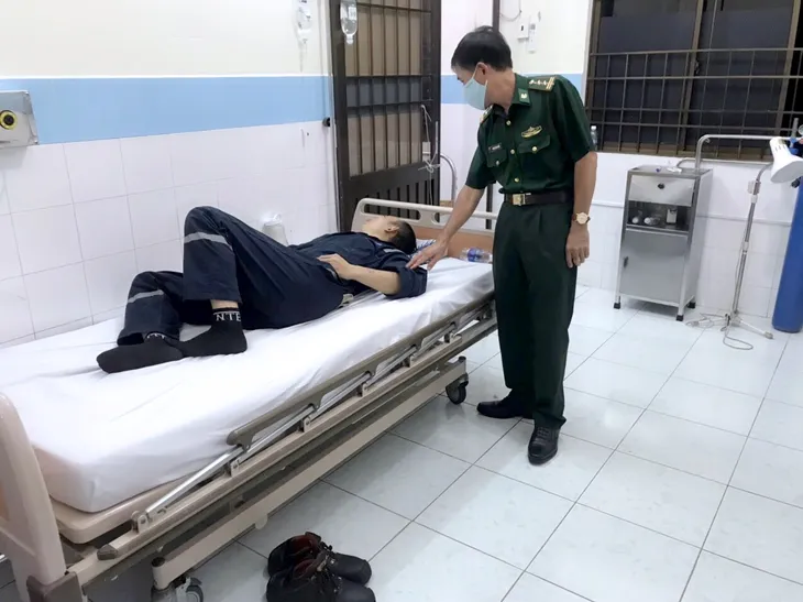 Nóng: 12 người trên tàu neo đậu gần Côn Đảo tử vong, điều trực thăng ứng cứu - Ảnh 5. Nóng: 12 người trên tàu neo đậu gần Côn Đảo tử vong, điều trực thăng ứng cứu - Ảnh 5.