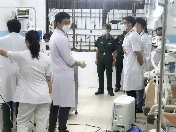 Nóng: 12 người trên tàu neo đậu gần Côn Đảo tử vong, điều trực thăng ứng cứu - Ảnh 6. Nóng: 12 người trên tàu neo đậu gần Côn Đảo tử vong, điều trực thăng ứng cứu - Ảnh 6.