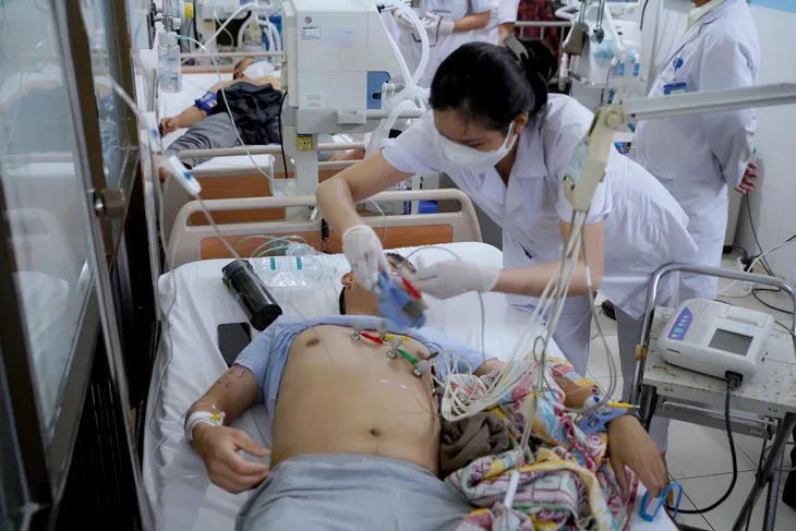 Vụ 12 người trên tàu neo đậu gần Côn Đảo tử vong: Người sống sót nói gì? - Ảnh 3. Vụ 12 người trên tàu neo đậu gần Côn Đảo tử vong: Người sống sót nói gì? - Ảnh 3.