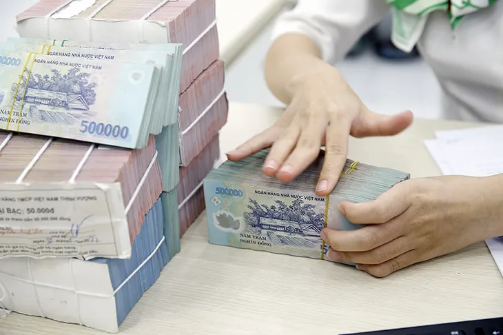 Cuộc đua lãi suất chưa hạ nhiệt, ngân hàng thêm “chiêu” hút tiền gửi - Ảnh 1. Cuộc đua lãi suất chưa hạ nhiệt, ngân hàng thêm “chiêu” hút tiền gửi - Ảnh 1.