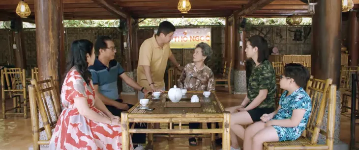 Thông gia ngõ hẹp - Tập 4: Ông Phúc bịa chuyện cụ Thập mắc bệnh Alzheimer lừa mọi người - Ảnh 8. Thông gia ngõ hẹp - Tập 4: Ông Phúc bịa chuyện cụ Thập mắc bệnh Alzheimer lừa mọi người - Ảnh 8.