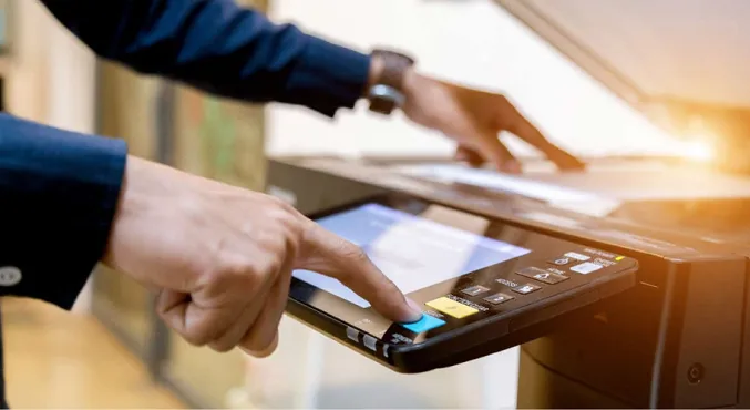 Lo mất điện, viên chức Anh tập dùng giấy than thay máy photocopy - Ảnh 1. Lo mất điện, viên chức Anh tập dùng giấy than thay máy photocopy - Ảnh 1.