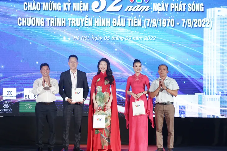 BTV Quỳnh Anh giành giải đặc biệt Vẻ đẹp VTV 2022 - Ảnh 4. BTV Quỳnh Anh giành giải đặc biệt Vẻ đẹp VTV 2022 - Ảnh 4.