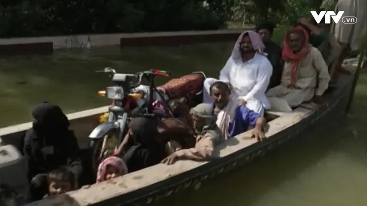 Pakistan phá hồ nước ngọt lớn nhất để chống lũ lụt - Ảnh 1. Pakistan phá hồ nước ngọt lớn nhất để chống lũ lụt - Ảnh 1.