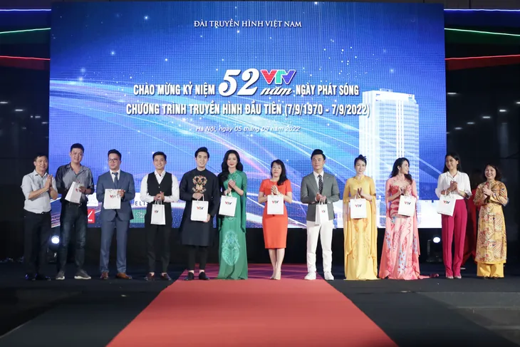 BTV Quỳnh Anh giành giải đặc biệt Vẻ đẹp VTV 2022 - Ảnh 6. BTV Quỳnh Anh giành giải đặc biệt Vẻ đẹp VTV 2022 - Ảnh 6.