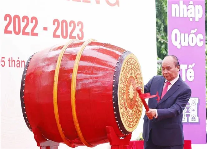 Học sinh cả nước nô nức đến trường khai giảng năm học mới - Ảnh 1. Học sinh cả nước nô nức đến trường khai giảng năm học mới - Ảnh 1.