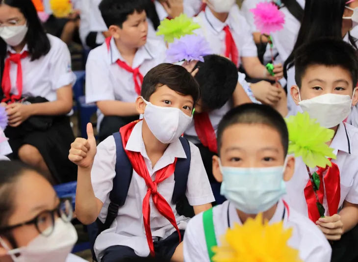 Học sinh cả nước nô nức đến trường khai giảng năm học mới - Ảnh 5. Học sinh cả nước nô nức đến trường khai giảng năm học mới - Ảnh 5.