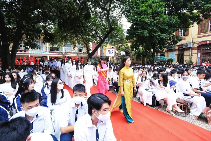 Học sinh cả nước nô nức đến trường khai giảng năm học mới - Ảnh 8. Học sinh cả nước nô nức đến trường khai giảng năm học mới - Ảnh 8.