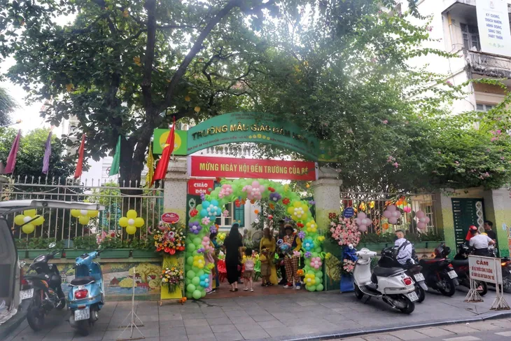 Học sinh cả nước nô nức đến trường khai giảng năm học mới - Ảnh 4. Học sinh cả nước nô nức đến trường khai giảng năm học mới - Ảnh 4.
