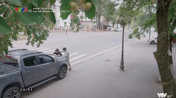 Ga-ra hạnh phúc: Cười lăn lộn màn tấu hài của Duy Hưng với “gã mù qua đường” Doãn Quốc Đam - Ảnh 7. Ga-ra hạnh phúc: Cười lăn lộn màn tấu hài của Duy Hưng với “gã mù qua đường” Doãn Quốc Đam - Ảnh 7.