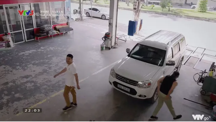 Ga-ra hạnh phúc - Tập 13: Kẻ thù của Khải gây rối, Vân sợ hãi nghĩ đến chuyện chẳng lành - Ảnh 12. Ga-ra hạnh phúc - Tập 13: Kẻ thù của Khải gây rối, Vân sợ hãi nghĩ đến chuyện chẳng lành - Ảnh 12.