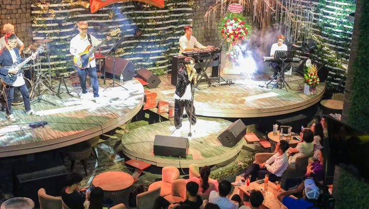 Quán quân Tài năng âm nhạc Việt làm minishow đầu tay - Ảnh 4.