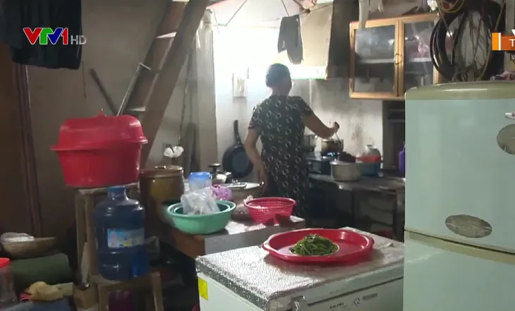 Sống nhà ổ chuột giữa trung tâm thành phố vì dự án treo - Ảnh 2. Sống nhà ổ chuột giữa trung tâm thành phố vì dự án treo - Ảnh 2.