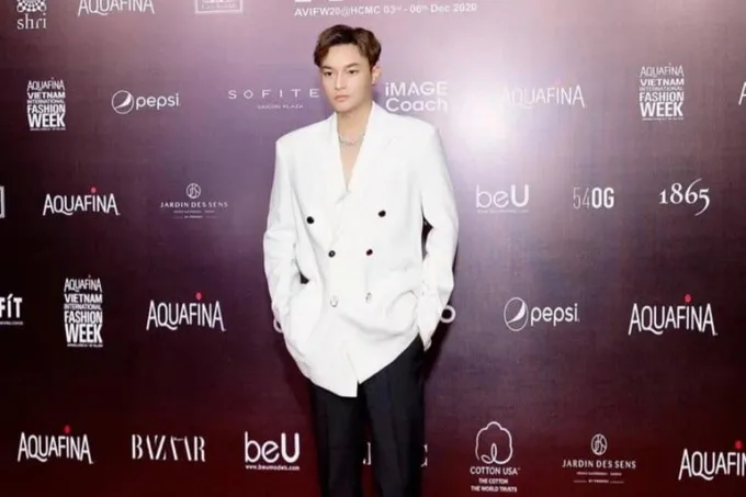 Bắt tú ông của đường dây bán dâm giới showbiz giá 15.000 USD/lượt - Ảnh 1. Bắt tú ông của đường dây bán dâm giới showbiz giá 15.000 USD/lượt - Ảnh 1.