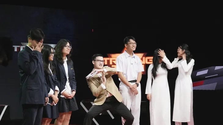 MC Trần Ngọc cực lầy lội trong Trường Teen - Ảnh 4. MC Trần Ngọc cực lầy lội trong Trường Teen - Ảnh 4.