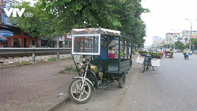CSGT Hà Nội xử lý việc giả danh thương binh điều khiển xe ba, bốn bánh tự chế - Ảnh 1. CSGT Hà Nội xử lý việc giả danh thương binh điều khiển xe ba, bốn bánh tự chế - Ảnh 1.