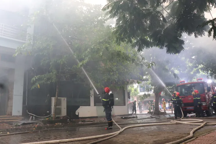 Dập tắt đám cháy tại quán Bi-A Club ở Bắc Ninh - Ảnh 1. Dập tắt đám cháy tại quán Bi-A Club ở Bắc Ninh - Ảnh 1.