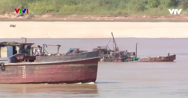 Khai thác cát gây sạt lở đất nông nghiệp - Ảnh 2. Khai thác cát gây sạt lở đất nông nghiệp - Ảnh 2.