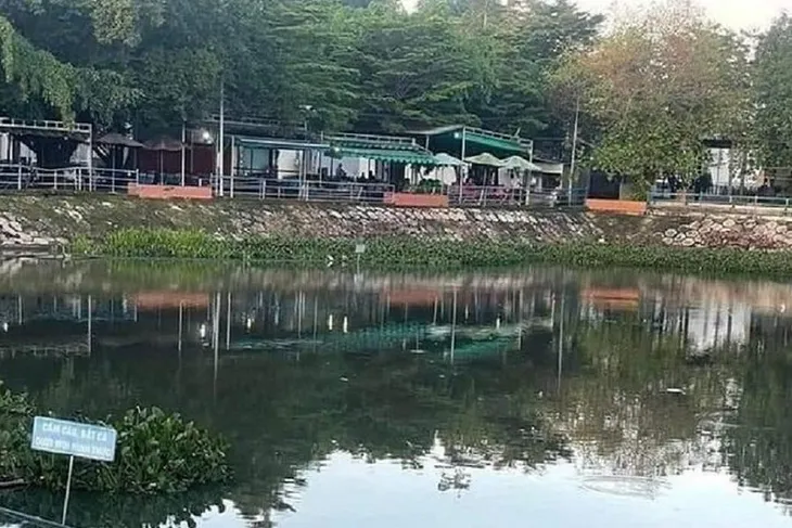 Đồng Nai: Phát hiện thi thể người đàn ông nổi trên mặt hồ - Ảnh 1.