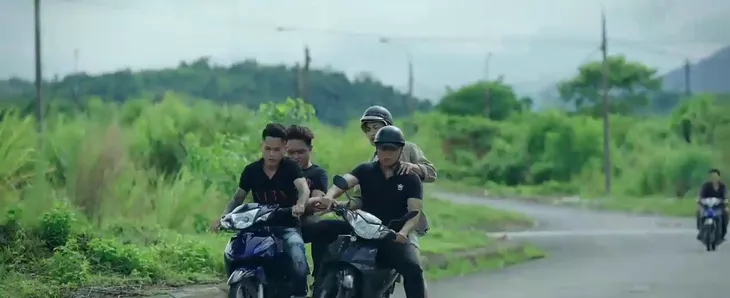 Đấu trí - Tập 38: TN Mobile bị bắt điện thoại lậu giữa rừng, kho hàng cũng có biến - Ảnh 15. Đấu trí - Tập 38: TN Mobile bị bắt điện thoại lậu giữa rừng, kho hàng cũng có biến - Ảnh 15.