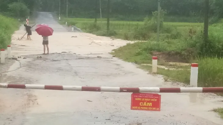 Một người mất tích do nước lũ cuốn trôi ở Hòa Bình - Ảnh 2. Một người mất tích do nước lũ cuốn trôi ở Hòa Bình - Ảnh 2.