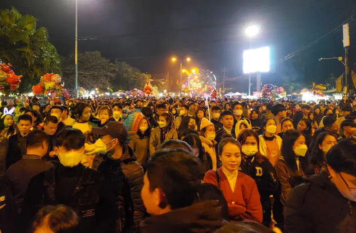 Các địa phương trên cả nước tưng bừng chào năm mới 2023 - Ảnh 1. Các địa phương trên cả nước tưng bừng chào năm mới 2023 - Ảnh 1.