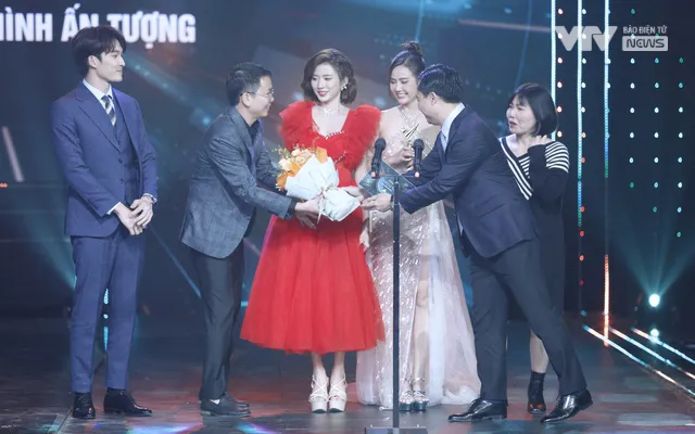 Biên kịch “Thương ngày nắng về”: “Giành giải Phim truyền hình ấn tượng là sự may mắn và vinh dự” - Ảnh 1. Biên kịch “Thương ngày nắng về”: “Giành giải Phim truyền hình ấn tượng là sự may mắn và vinh dự” - Ảnh 1.