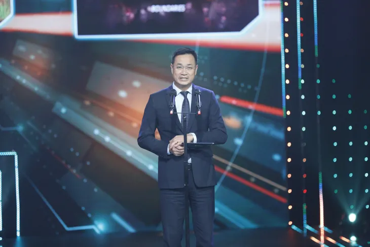 Ê-kíp Khúc tráng ca hòa bình nhận giải Chương trình của năm: Những gì làm từ trái tim sẽ đến trái tim người xem - Ảnh 2.