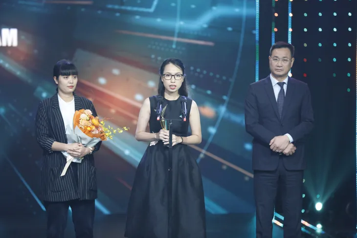 Ê-kíp Khúc tráng ca hòa bình nhận giải Chương trình của năm: Những gì làm từ trái tim sẽ đến trái tim người xem - Ảnh 1.